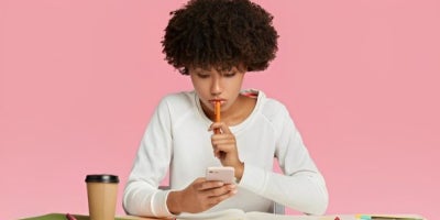 apps for studying, best apps for students, student studying seriously at her desk