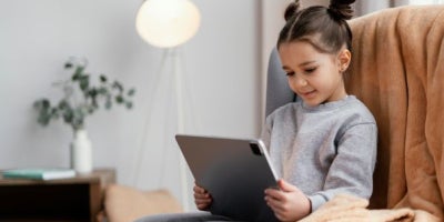 maxxcommunity blog, monitor children online, parental controls, little girl on tablet