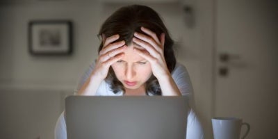  maxxcommunity blog, woman stressed on computer, troubleshooting internet issues