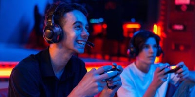 gaming internet, gaming wifi, internet for gaming, two teen boys gaming