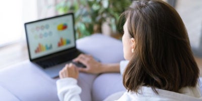 internet speed test, why speed test results vary, woman on laptop looking at charts and graphs