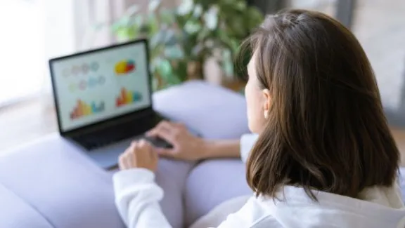 internet speed test, why speed test results vary, woman on laptop looking at charts and graphs